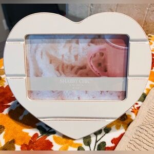 SOLD—Shabby Chic Heart Picture Frame – 4x6 White Distressed